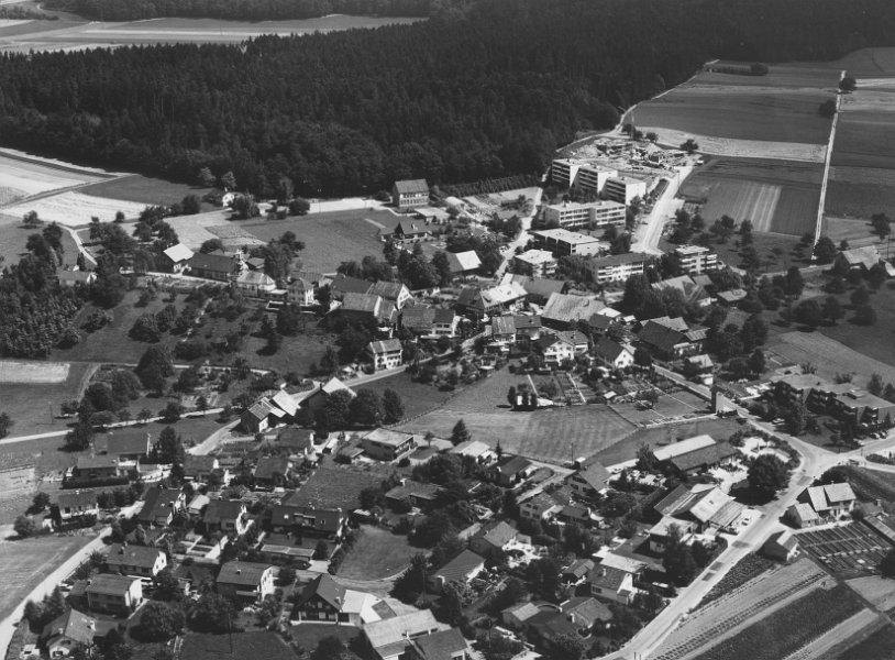 Luftbild 19810630 Dorfkern_Tobelacher comet